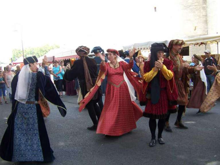 Fest in Tarascon – ©Dr. Isolde Maeder-Kruse Fest in Tarascon