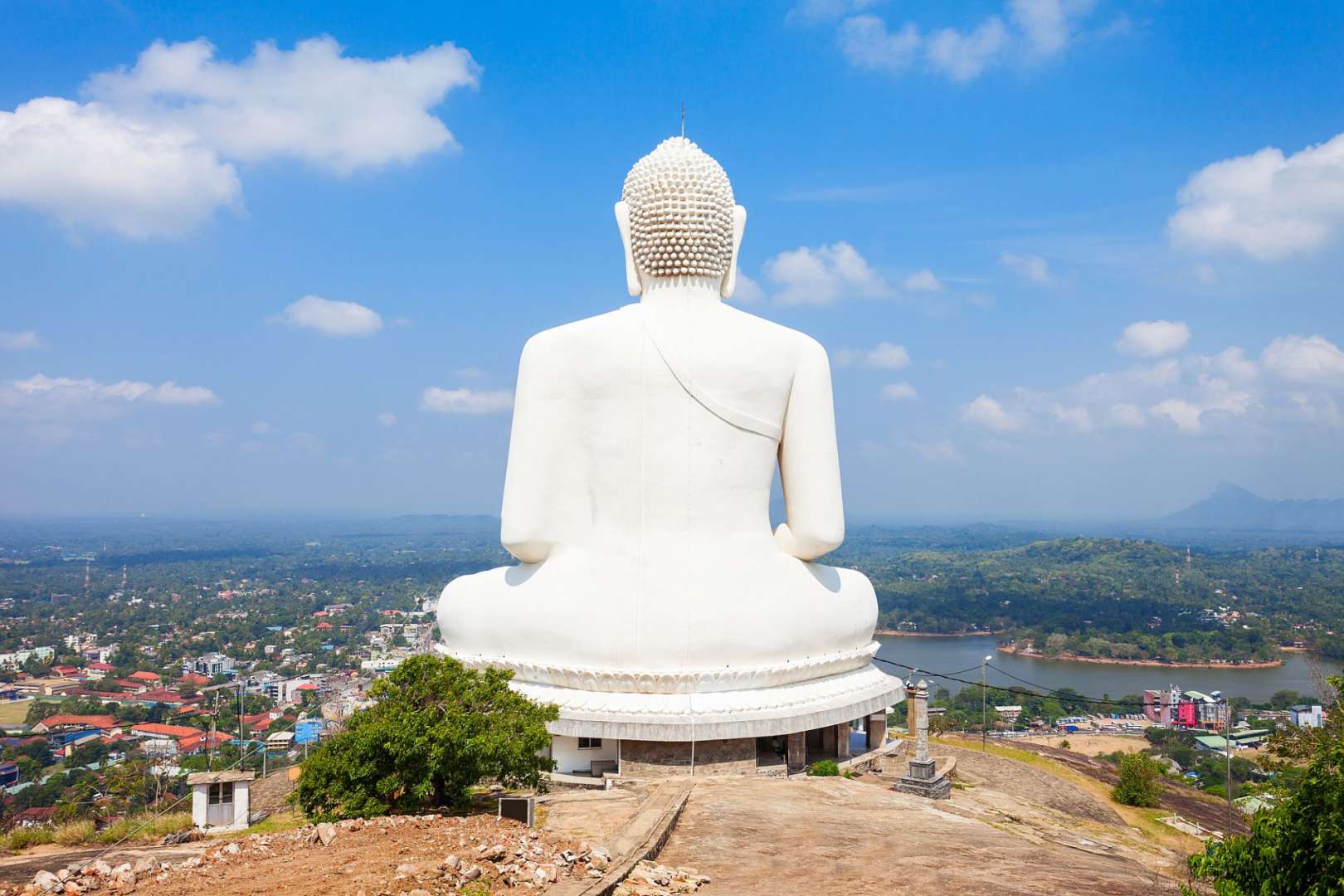 Riesenhaft: Buddha über Kurunegala