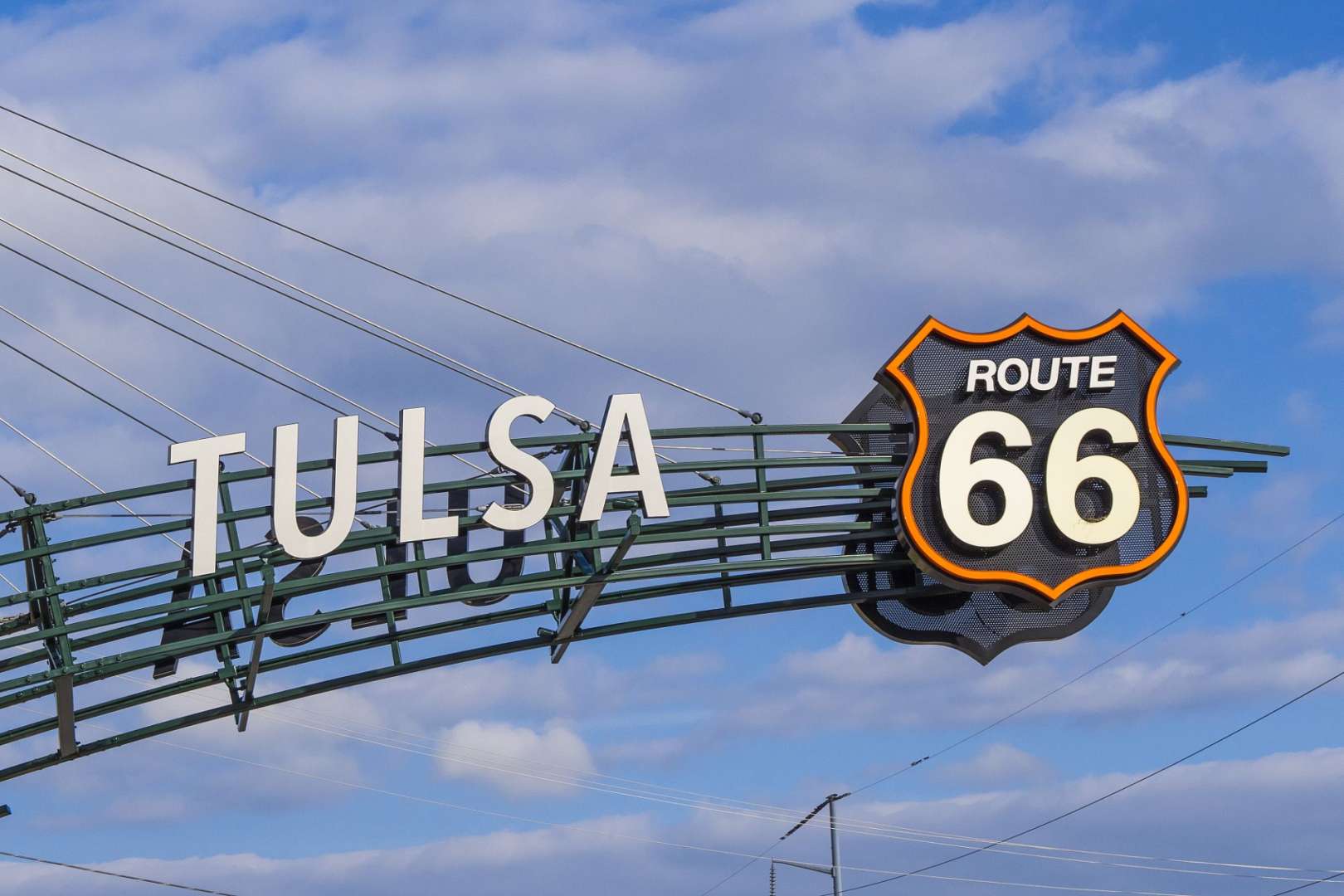 Ein Schild für die Route 66 in Tulsa