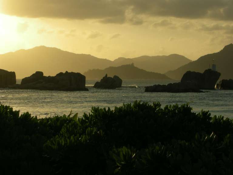 Sonnenuntergang am Hafen, La Digue