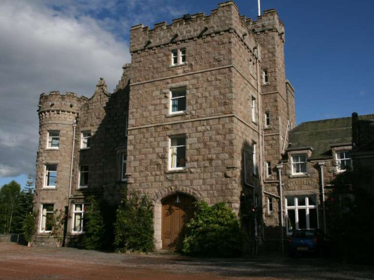 Dinnet House