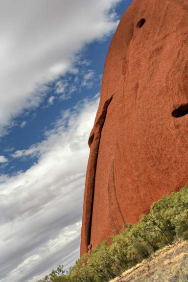 Uluru: Erste Ansicht während des Base Walks (08.11.07)