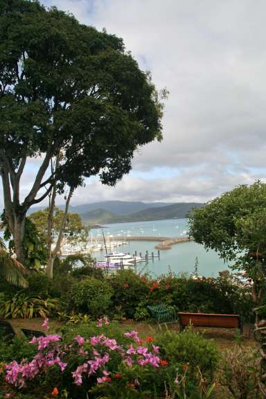 Airlie Beach: Whitsunday Moorings B&B - Blick auf die Marina