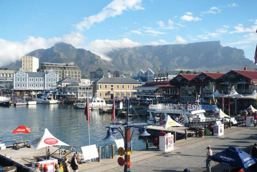 Blick auf Waterfront und Tafelberg