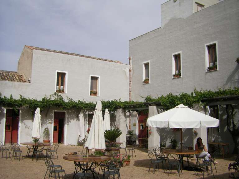Der Innenhof vom Weingut in Fortanersalsa