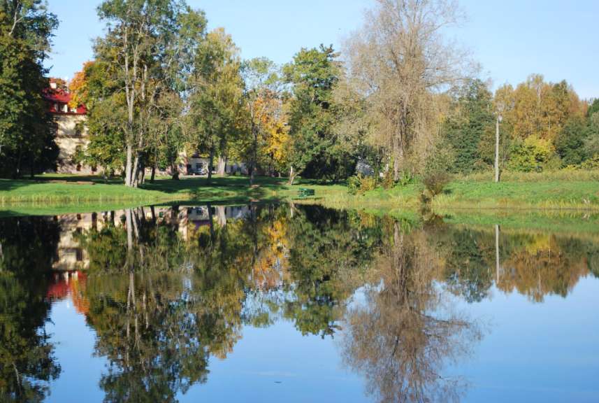 Der Weiher hinter dem Landgut