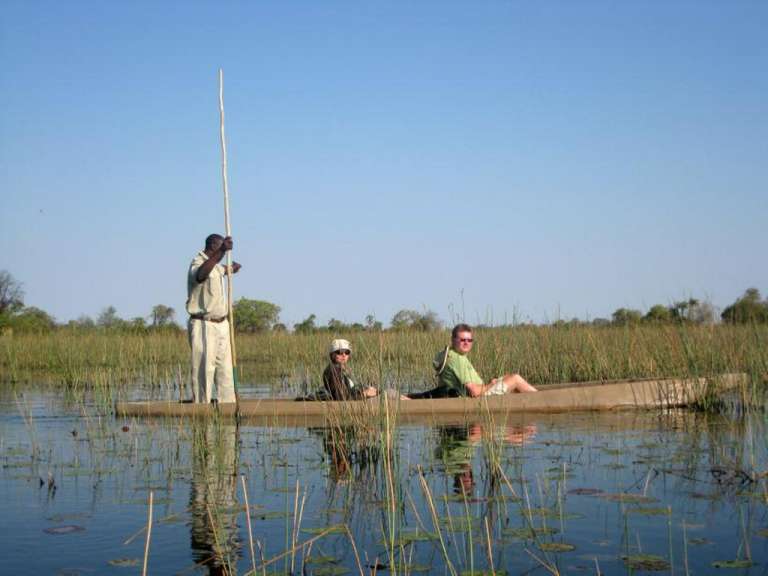 Fahrt mit dem Mokoro im Okovango Delta