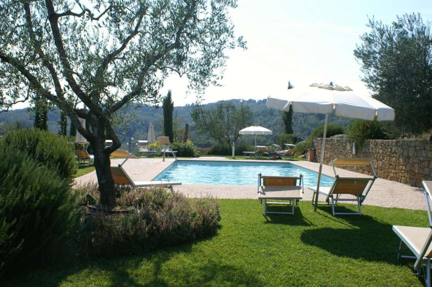 Swimmingpool auf dem Weinberg