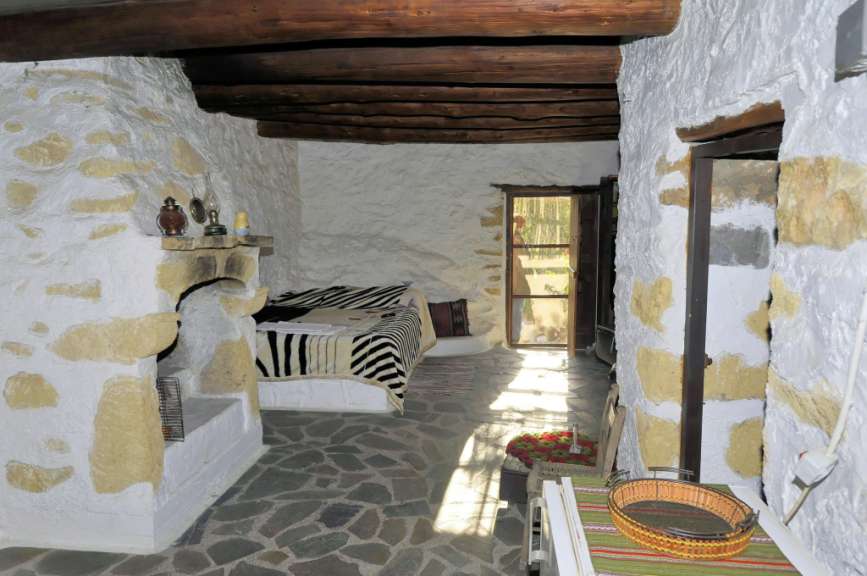 Aspros Potamos, innen