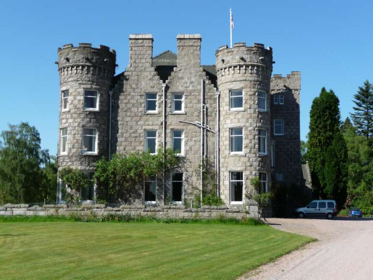 Dinnet House