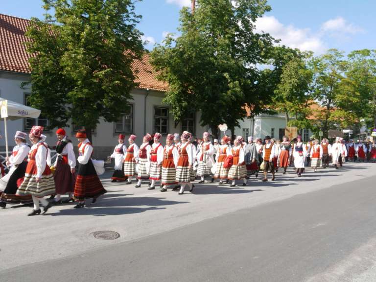 Trachtenumzug in Kuressaare