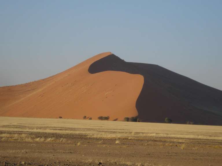 Rote Dünen in der Namib-Wüste