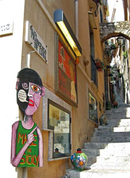 Hübsche Seitengasse in Taormina
