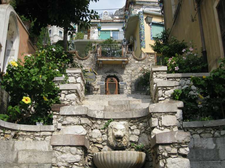 Romantisches Künstlerhaus in Taormina