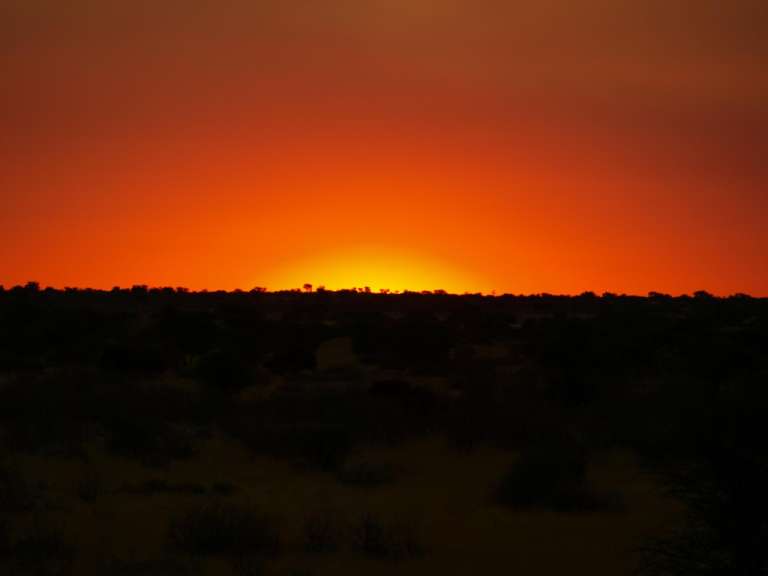 Sonnenuntergang in der Kalahari