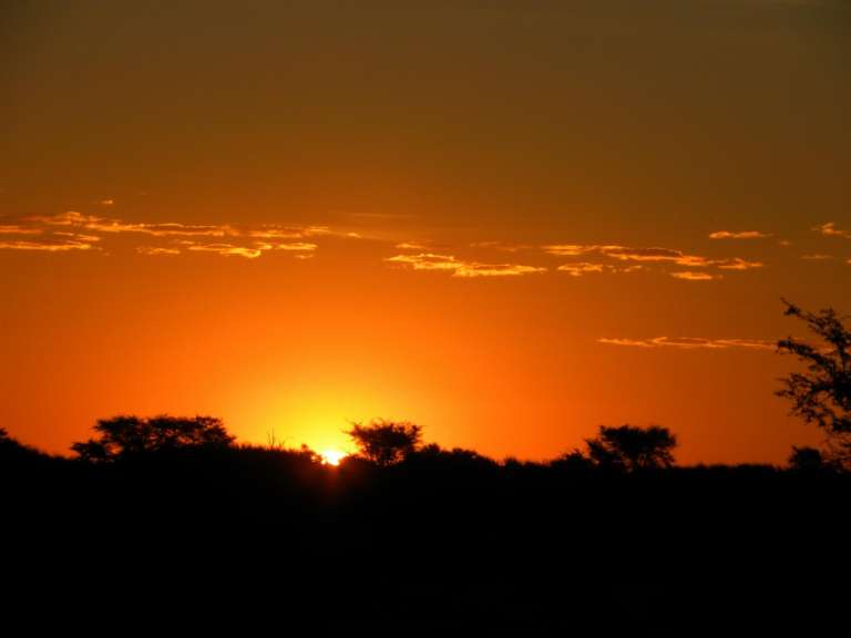 Sundowner bei der Anib Kalahari Lodge