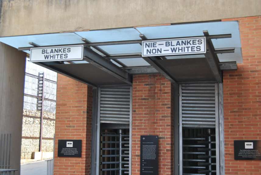 Eingangsbereich in das Apartheid Museum Johannesburg
