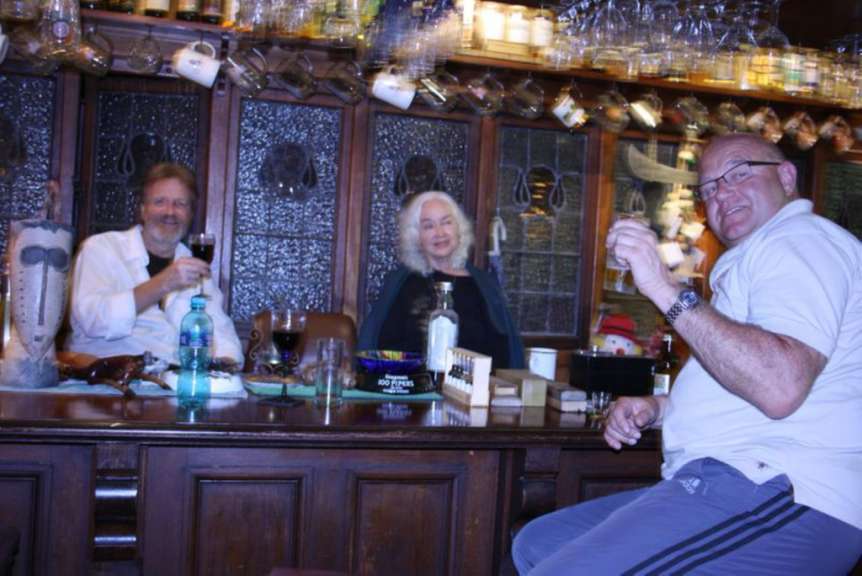 Die tollste Bar der Welt bei Mina & Barry