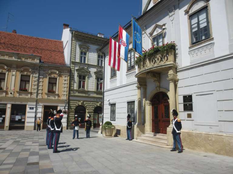 Wachablösung Rathaus in Varazdin