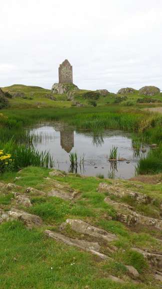 Smailholm Tower nahe der Unterkunft Whitehouse/ Country Haus
