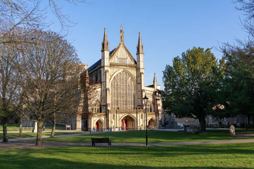 Zweitlängste Kathedrale Europas: Winchester Cathedral