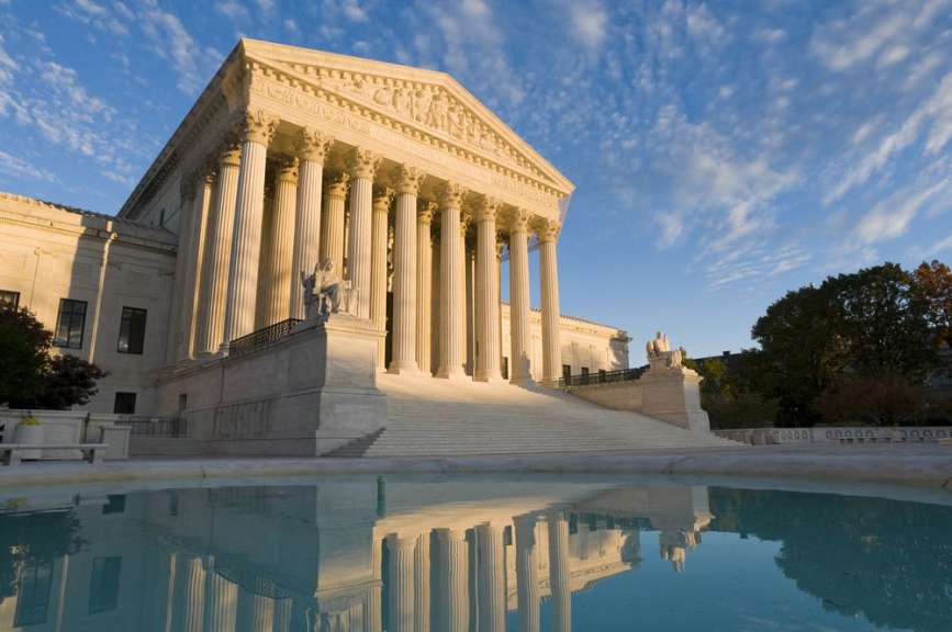Korinthische Marmorsäulen: Supreme Court