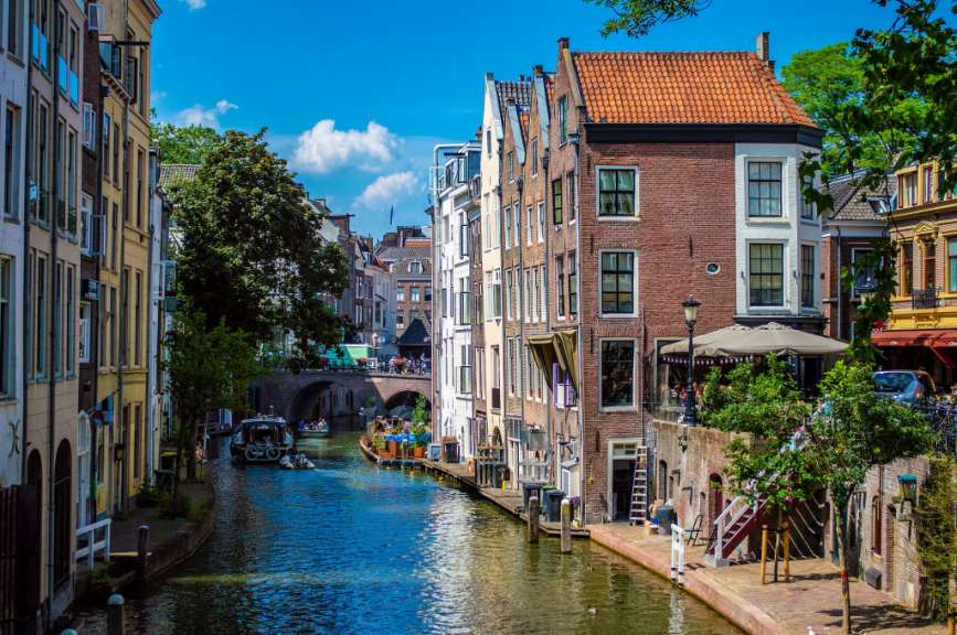 Bunte Häuser säumen die Oudegracht: Utrecht