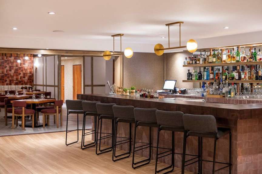 Restaurant/Bar