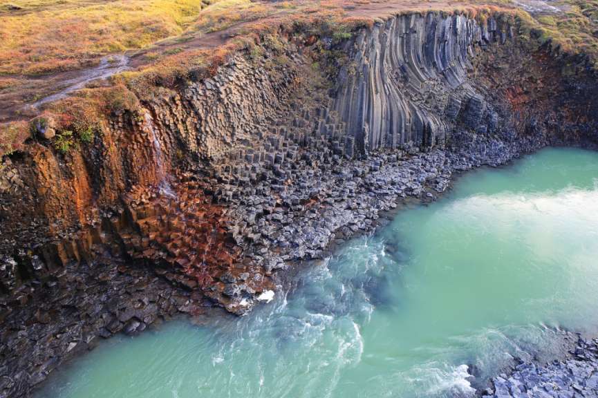 Basaltsäulen im Gletschertal
