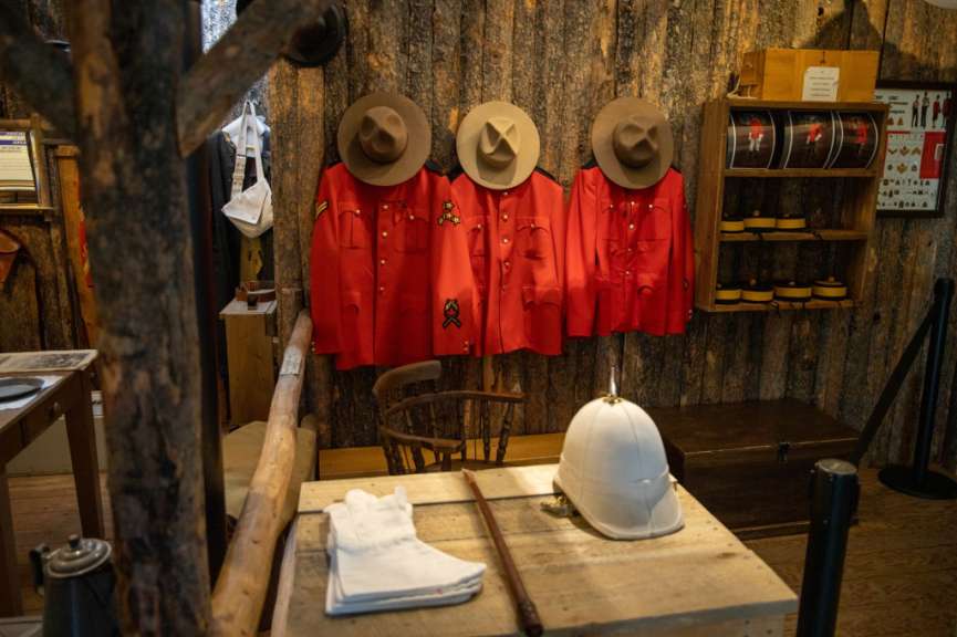 Fort Calgary, Uniformen Royal Canadian Mounted Police (RCMP)