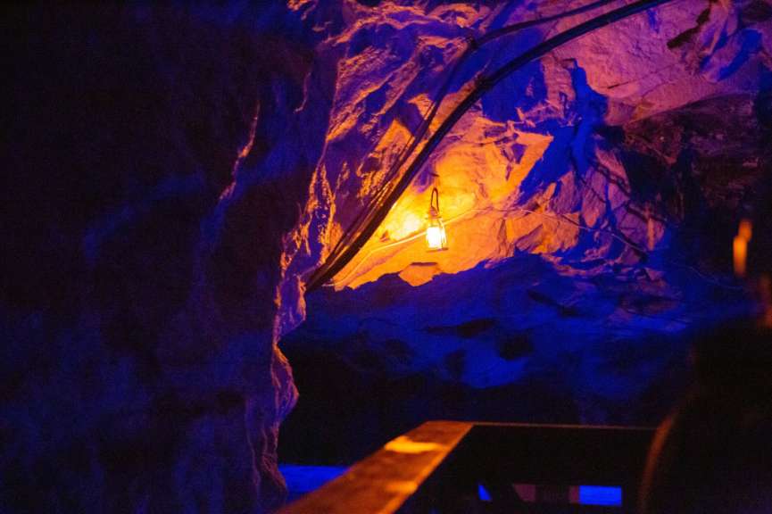 Besondere Atmosphäre im Berg: Marmormine Bergtatt