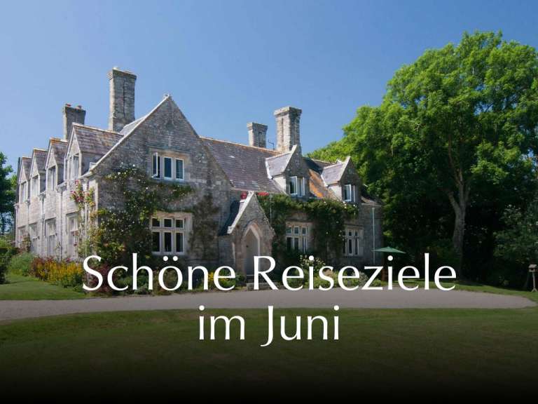 Ein großes Steingebäude mit der Aufschrift schöne reiseziele im juni