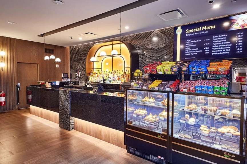 Eine Bar mit einem speziellen Menü darauf