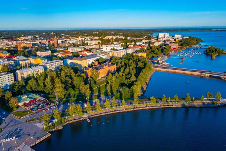 Aerial view of a city with a lake and a sign that says ‚ asaov ‘ on it