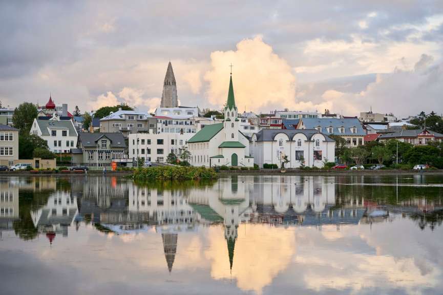 Am Ufer des Tjörnin: Stadtführung durch Reykjavik
