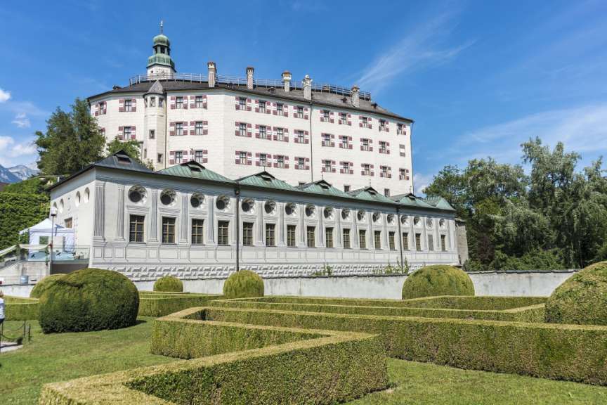 Kunstmuseum in einer Wehrburg: Schloss Ambras