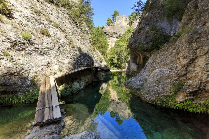 über Holzstege in den Canyon: El Parrizal