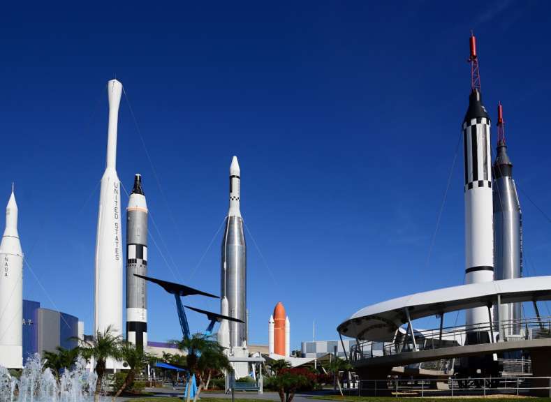 Eine Reihe von Raketen mit der Aufschrift united states of america