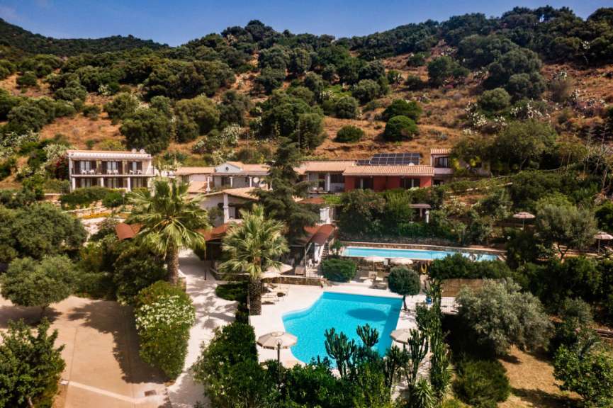 Eingebettet in einen Olivenhain: Sommerresidenz bei Muravera