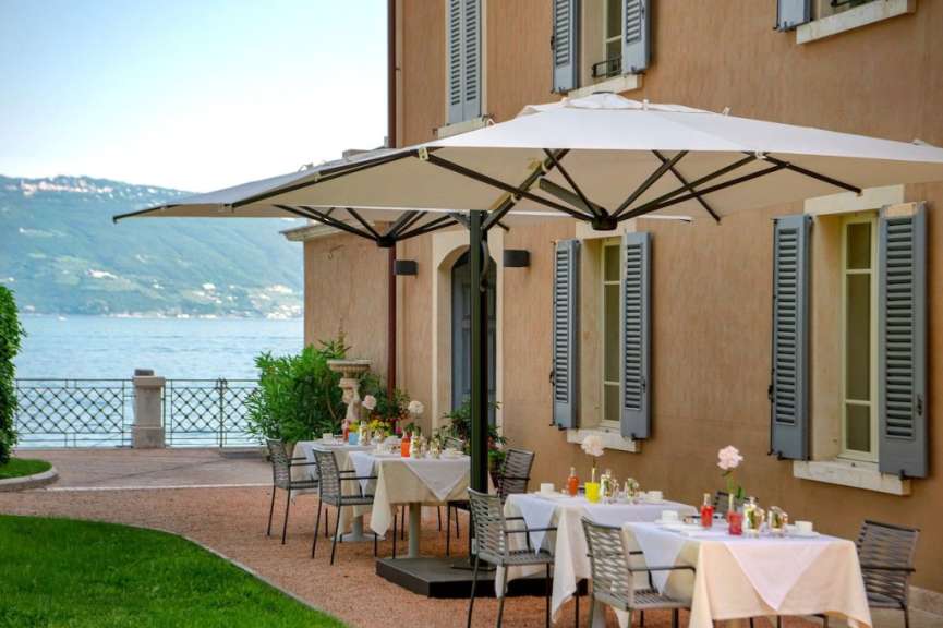 Frühstück auf der Terrasse