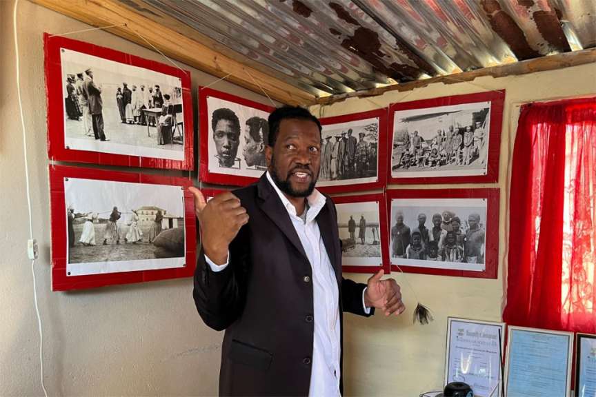 Laidlaw Peringanda in seinem Museum