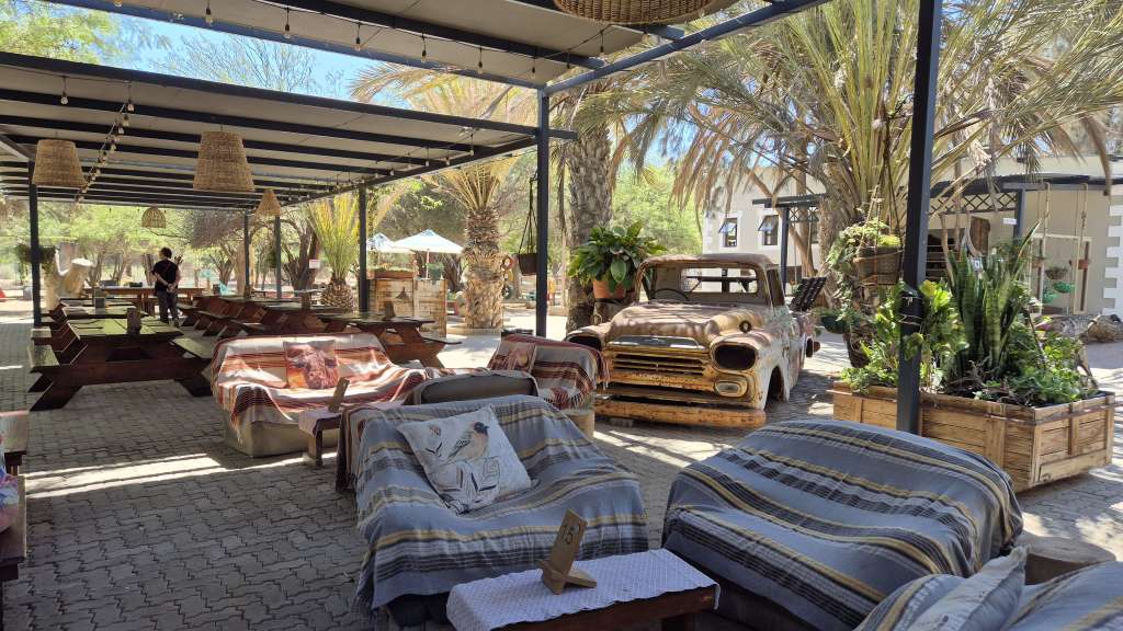 Viel Platz, Schatten und kühles Bier: Goanikontes