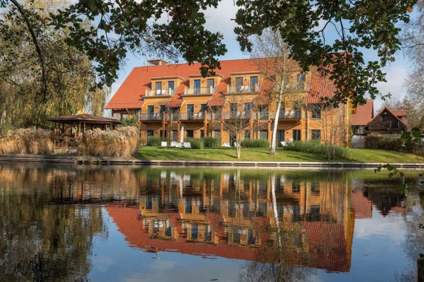 Auf einer Halbinsel gelegen: Boutique-Hotel an der Spree