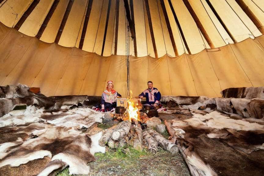 Authentische Begegnung: Besuch bei den Rentierhirten