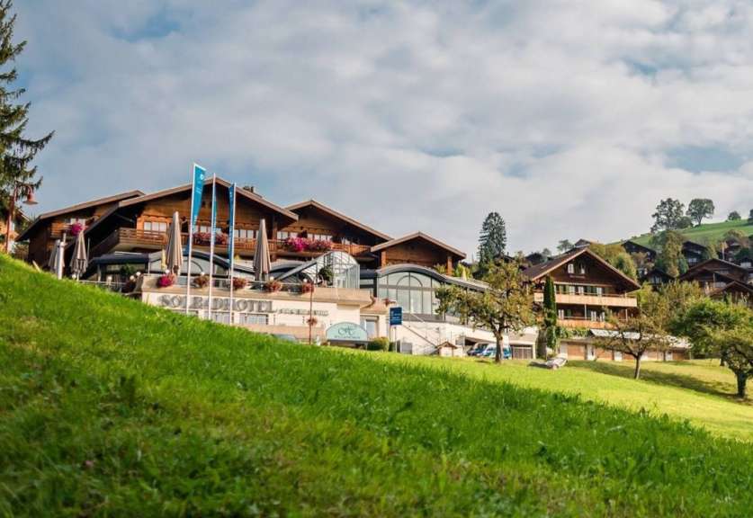 Blick auf den Thunersee: Wellnesshotel in Sigriswil