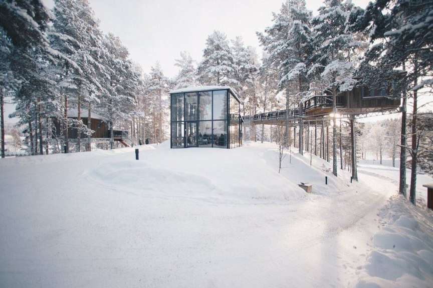 Lodge in Schneelandschaft