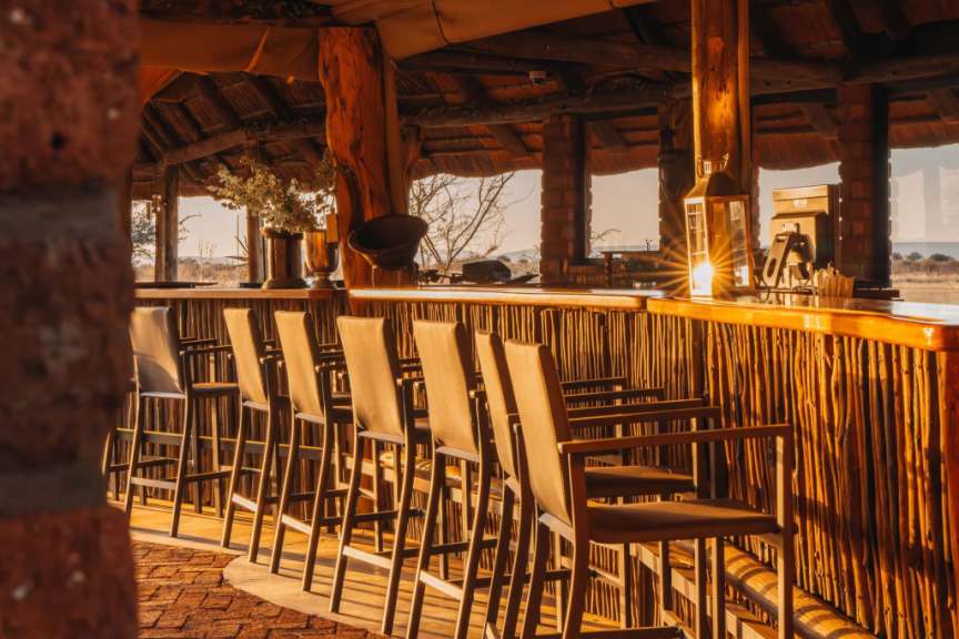 Gemütliche Poolbar