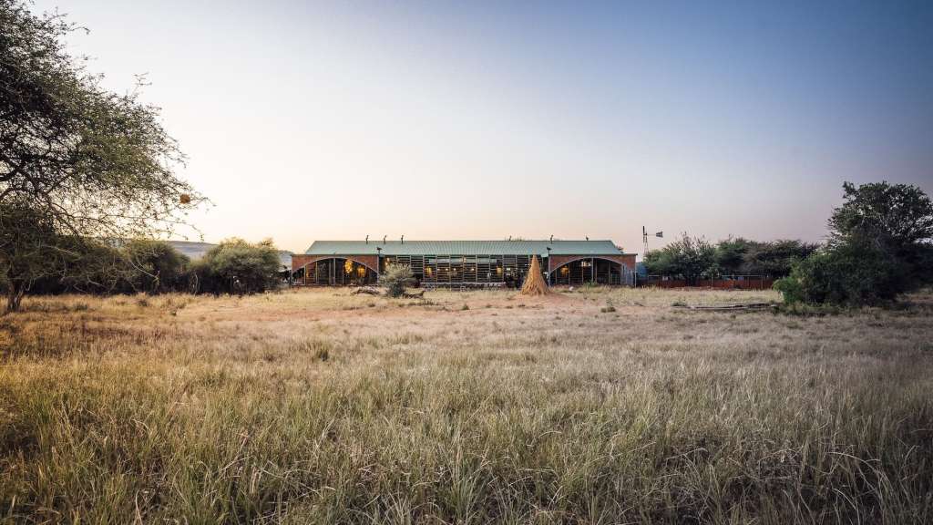 Weite Ebenen: Camp im Okanjima Naturreservat