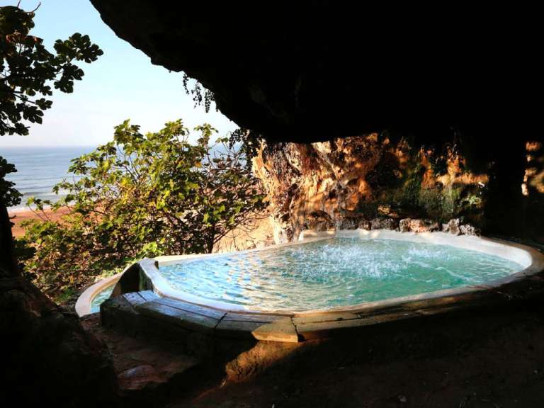 Pool inmitten der marokkanischen Natur