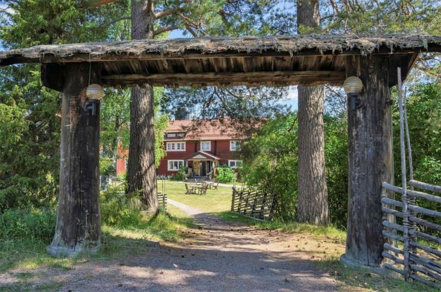 Blick auf Garten und Haupthaus